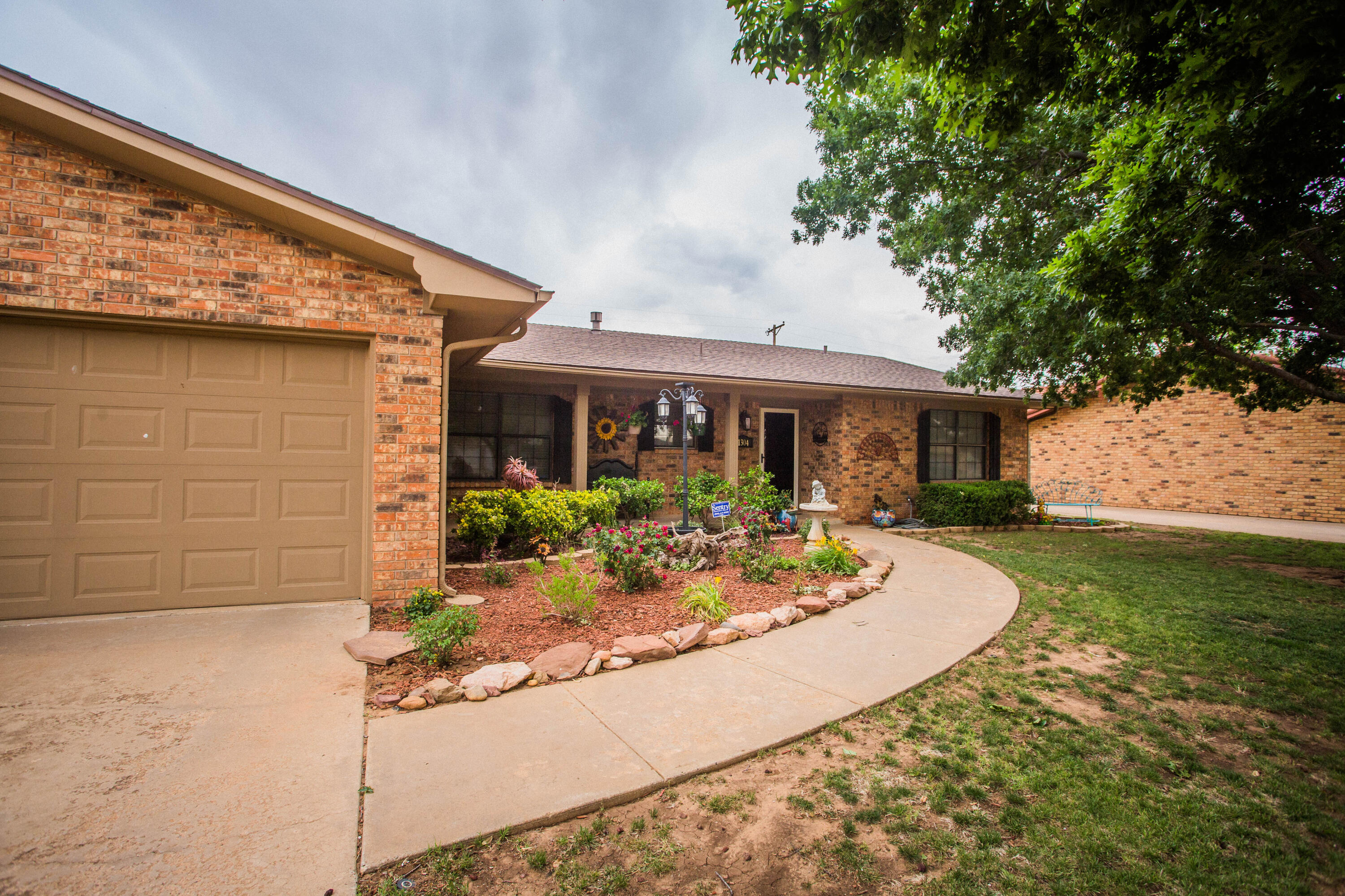 1304 Jefferson Drive Plainview, TX 79072 - Photo 3 of 50 a front view of a house with garden