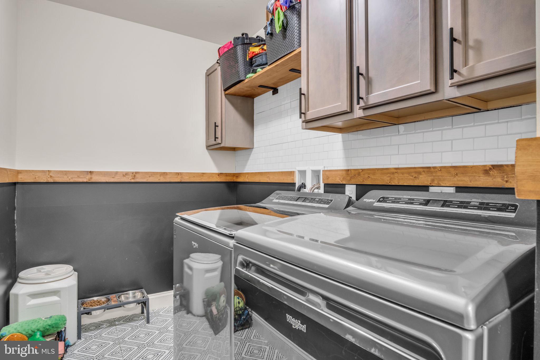100 Eagle Road Dillsburg, PA 17019 - Photo 19 of 45 a utility room with dryer and washer