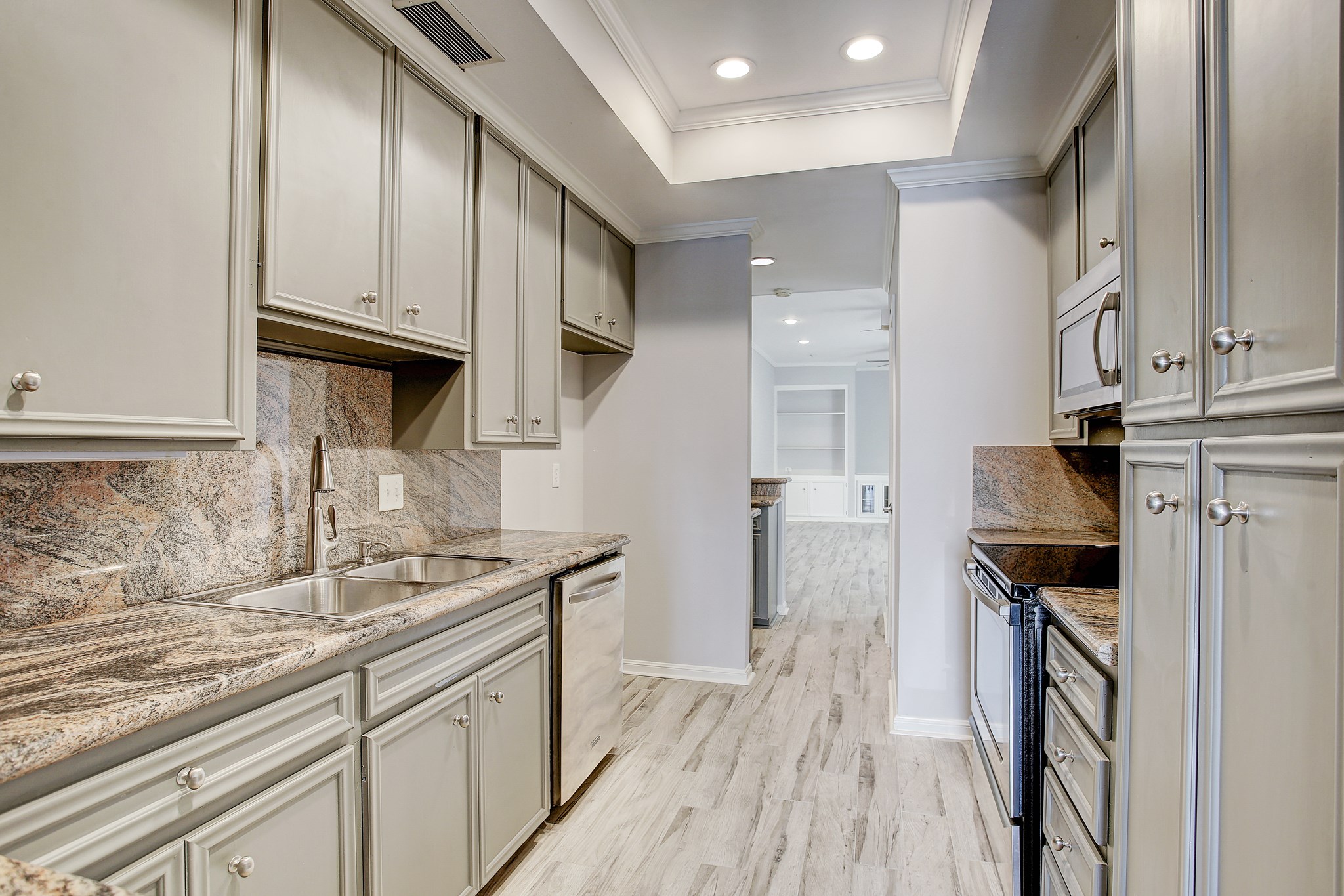 7527 Del Monte Drive Houston, TX 77063 - Photo 9 of 18