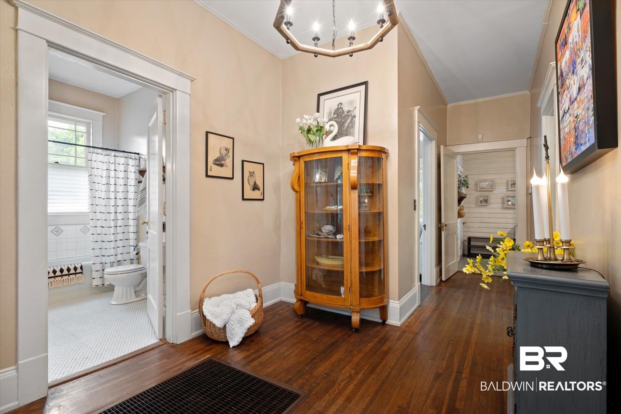 466 Michigan Avenue Mobile, AL 36604 - Photo 20 of 38 large hallway