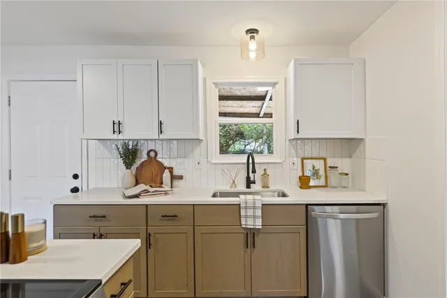 $259,900 | 3029 South 9th Place, Kansas City, KS 66103