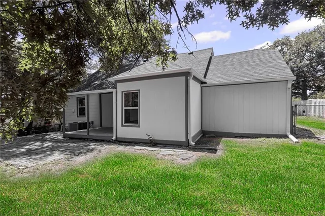 $259,900 | 3029 South 9th Place, Kansas City, KS 66103