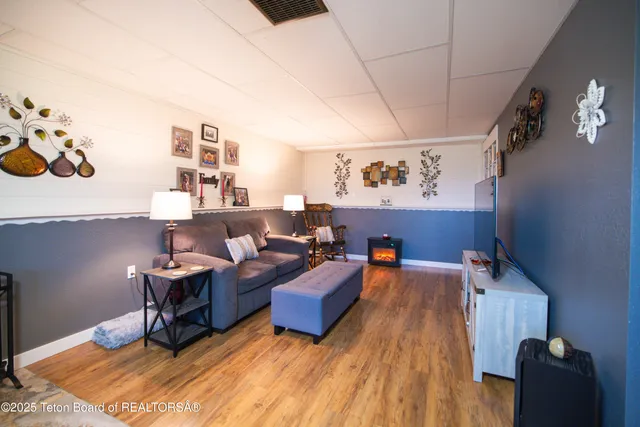 $380,000 | 800 Bailey Loop, La Barge, WY 83123