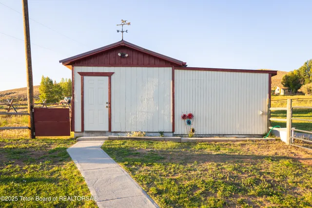 $380,000 | 800 Bailey Loop, La Barge, WY 83123