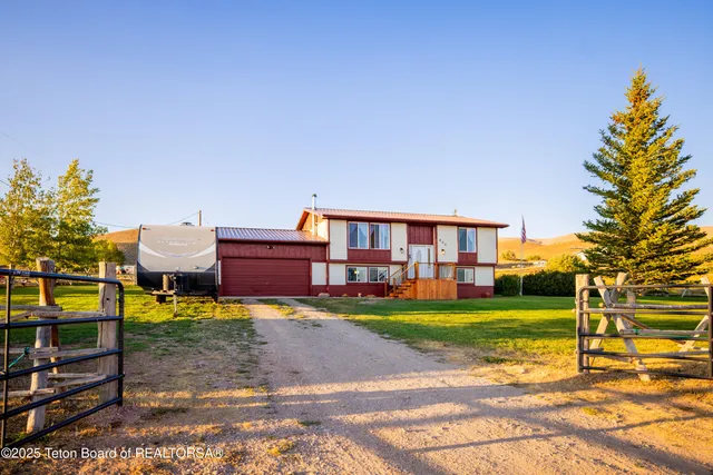 $380,000 | 800 Bailey Loop, La Barge, WY 83123
