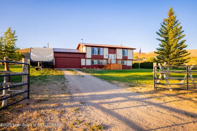 $380,000 | 800 Bailey Loop, La Barge, WY 83123