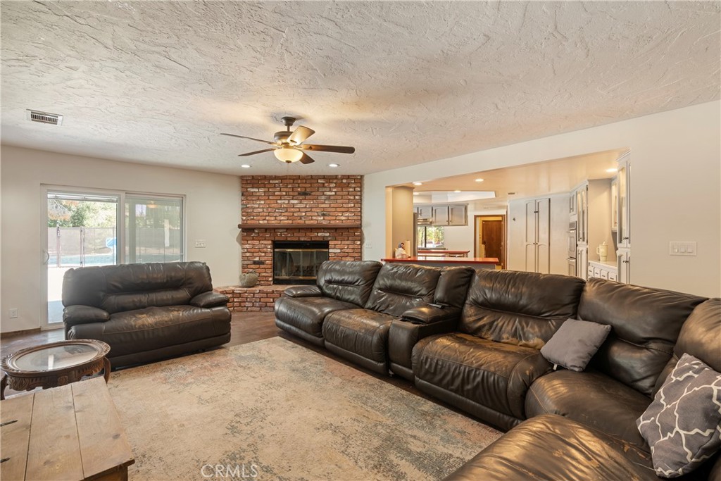 19954 Tinne Road Apple Valley, CA 92307 - Photo 9 of 54