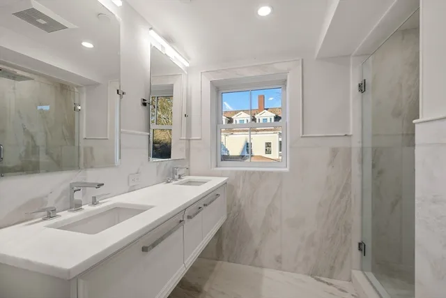 $3,450 | 1 School Street, Unit R1, Manchester, MA 01944