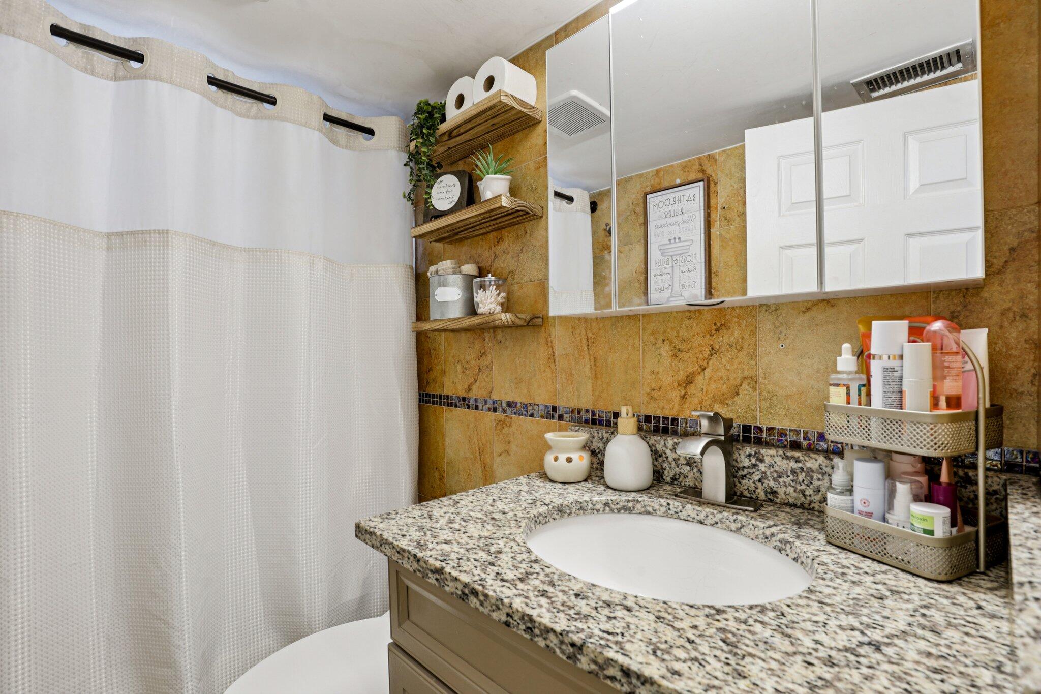 7803 Northwest 69th Terrace Tamarac, FL 33321 - Photo 12 of 47 21-web-or-mls-NW 69th Ter-S2403-021