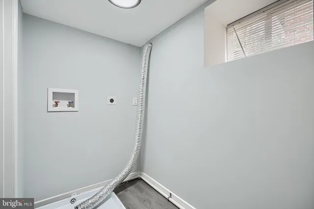 a view of utility room
