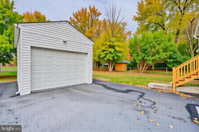 a view of a house with backyard and a tree