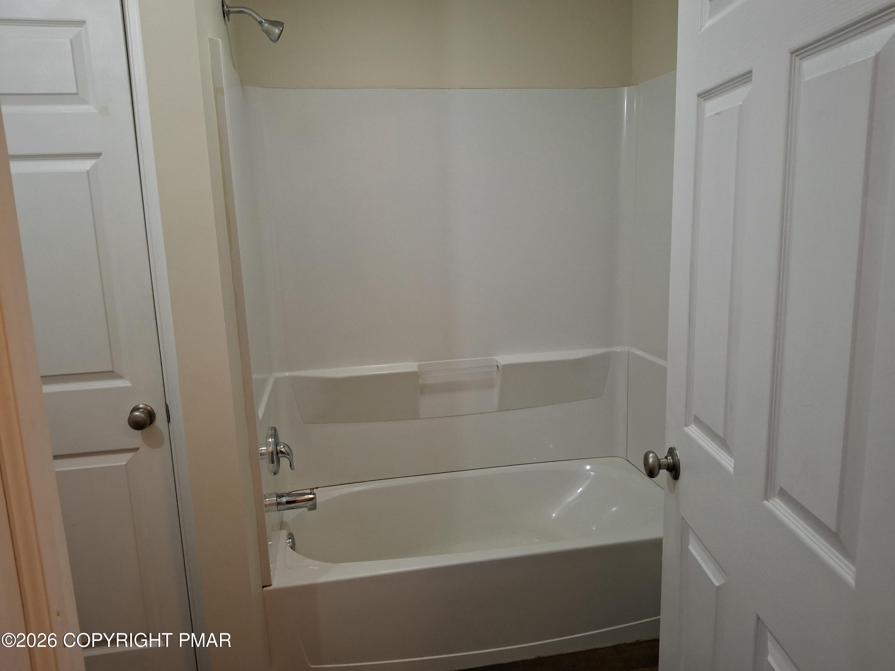 1714 Upper Valley Road Effort, PA 18330 - Photo 11 of 14 Full Bathroom