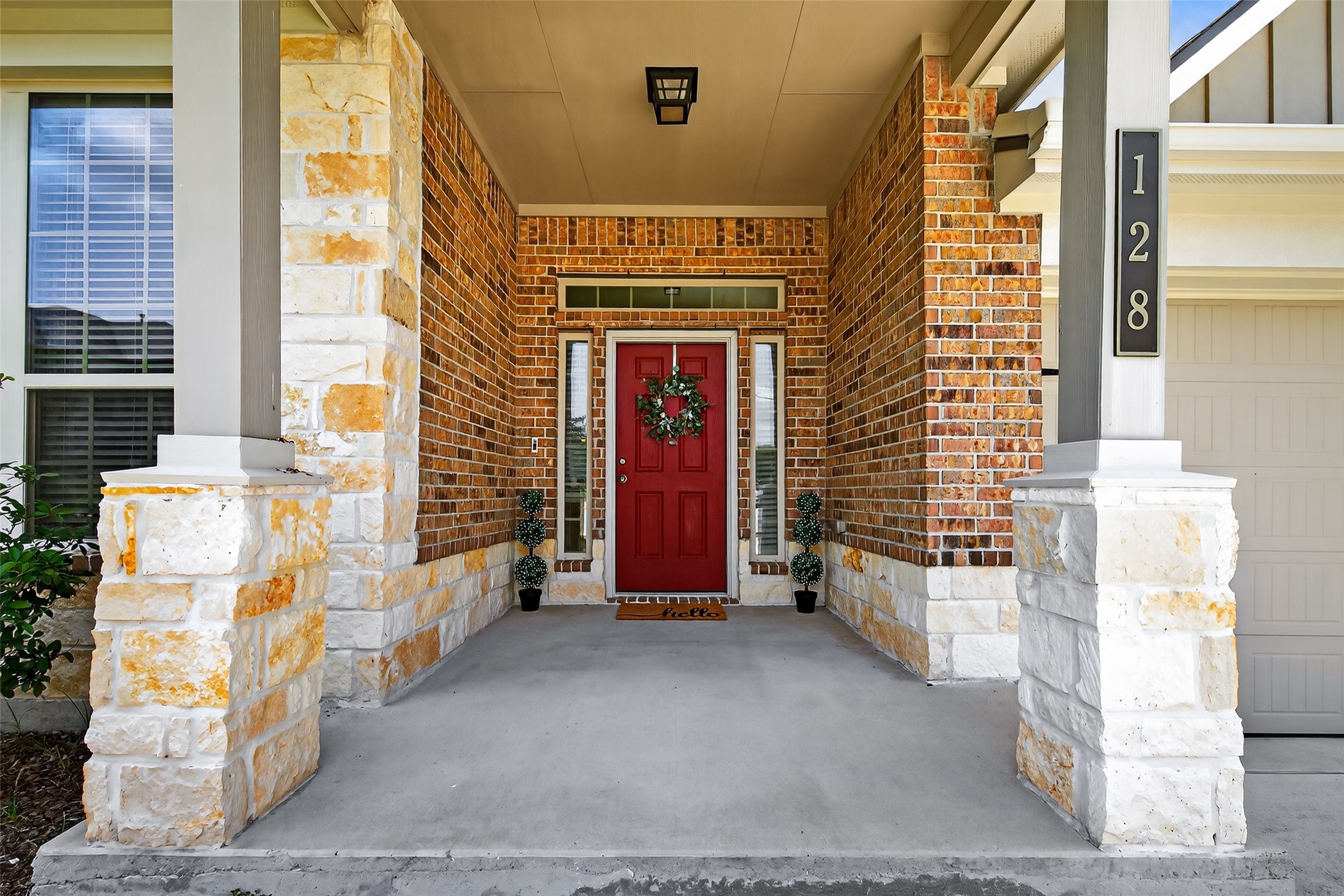 128 Red Deer Way Huntsville, TX 77320 - Photo 5 of 33 Come on In...Let's Take a Tour!