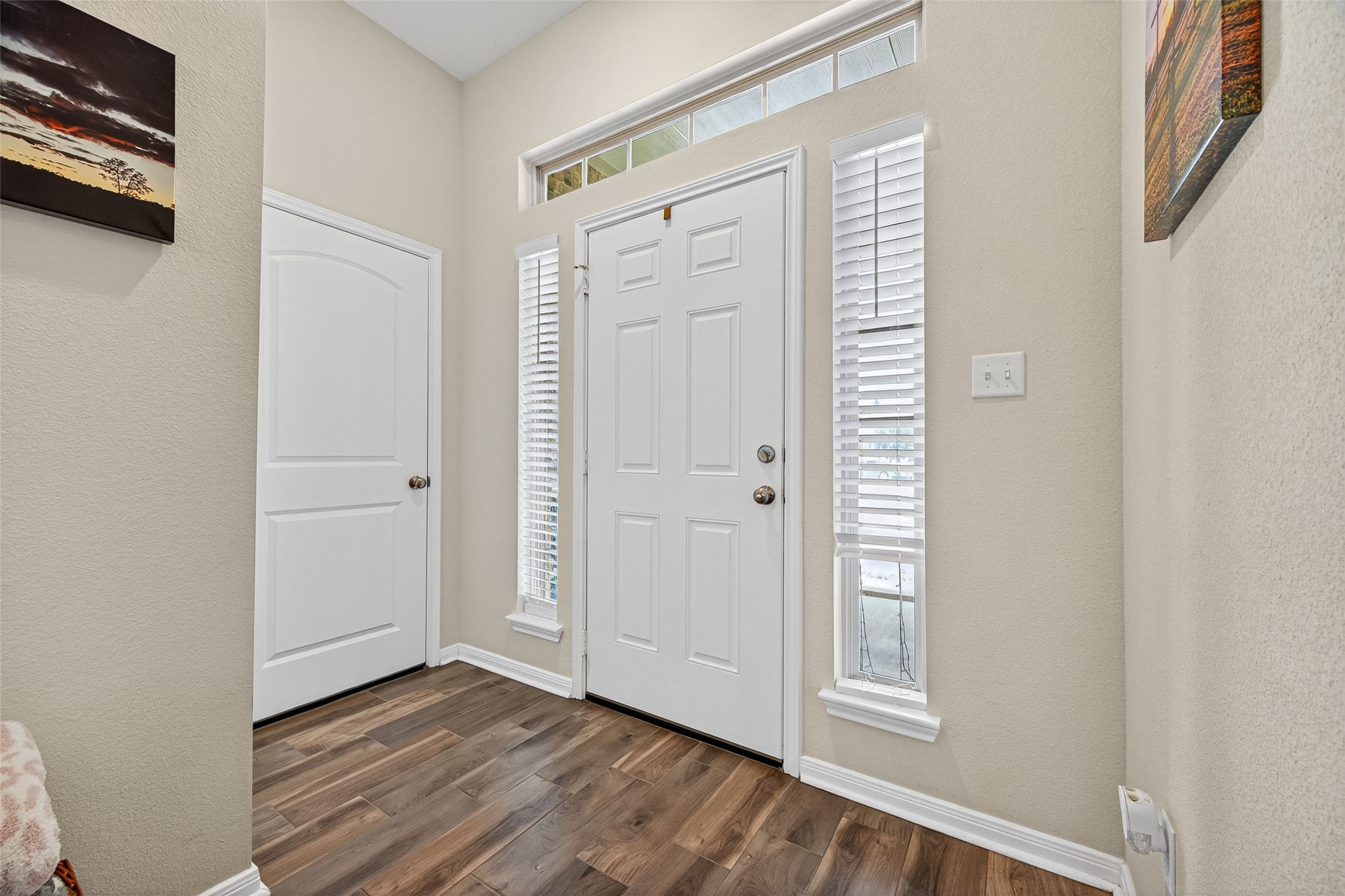 128 Red Deer Way Huntsville, TX 77320 - Photo 6 of 33 a view of a livingroom with wooden floor