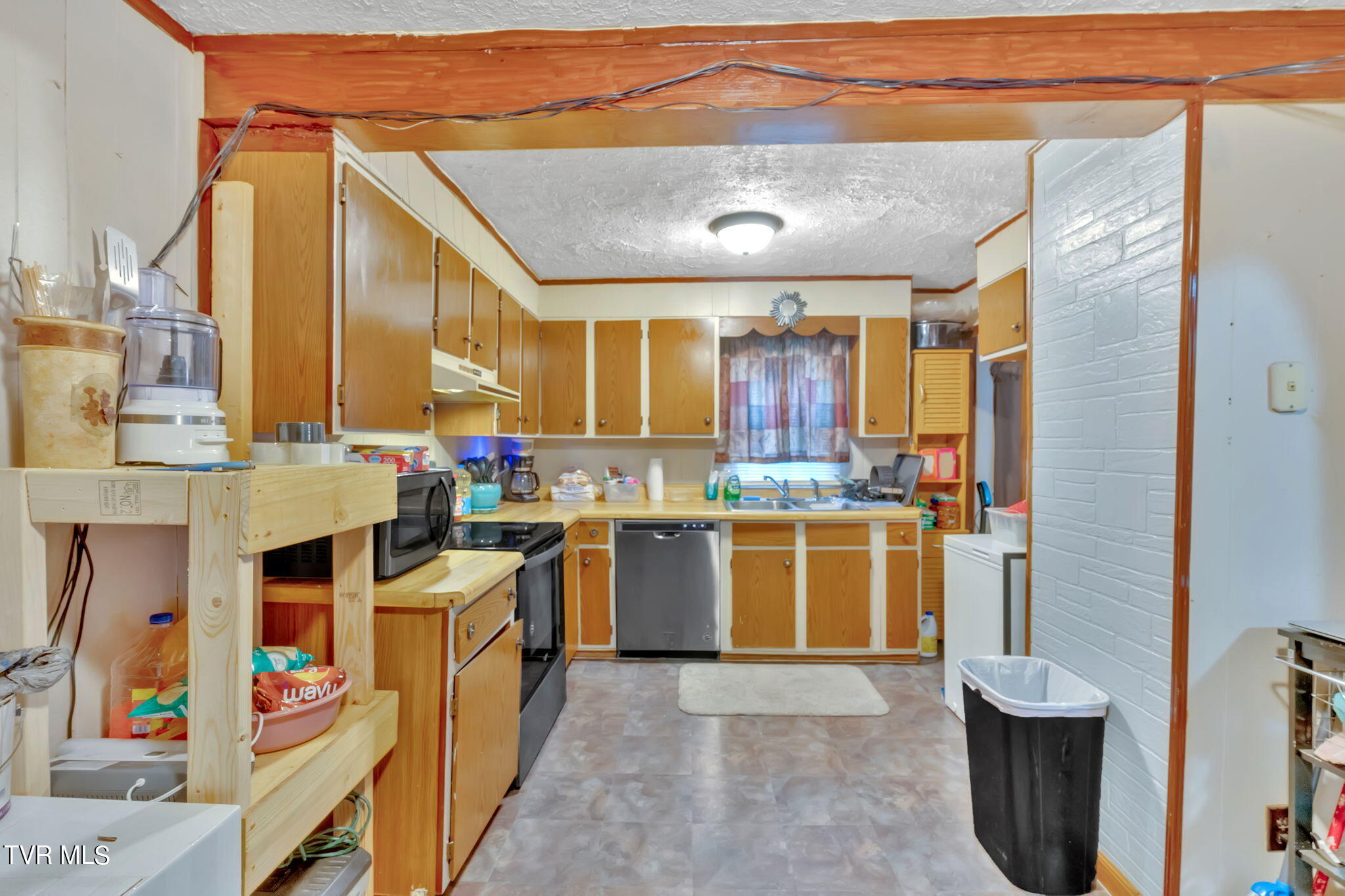 1005 Siam Road Elizabethton, TN 37643 - Photo 2 of 15 2-web-or-mls-DSC02447