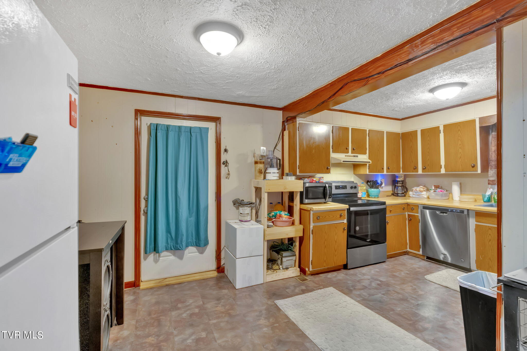 1005 Siam Road Elizabethton, TN 37643 - Photo 3 of 15 3-web-or-mls-DSC02452