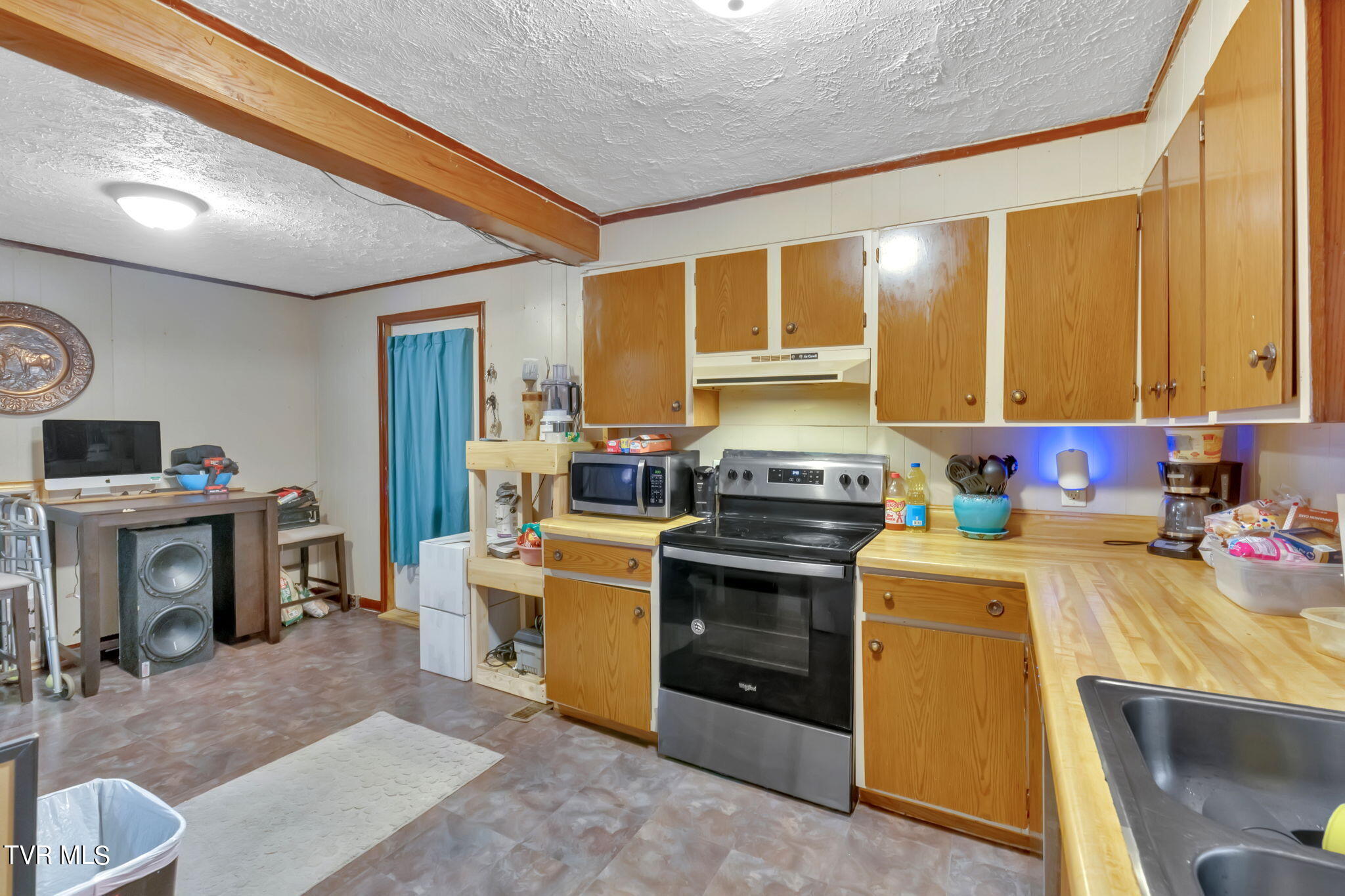 1005 Siam Road Elizabethton, TN 37643 - Photo 4 of 15 4-web-or-mls-DSC02457