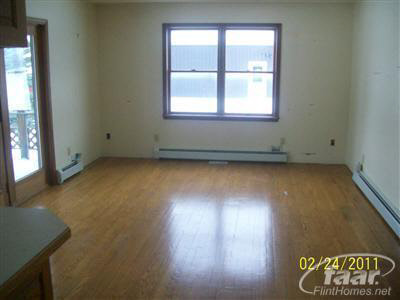 4554 Silver Lake Road Linden, MI 48451 - Photo 4 of 10 20252525-3.JPG