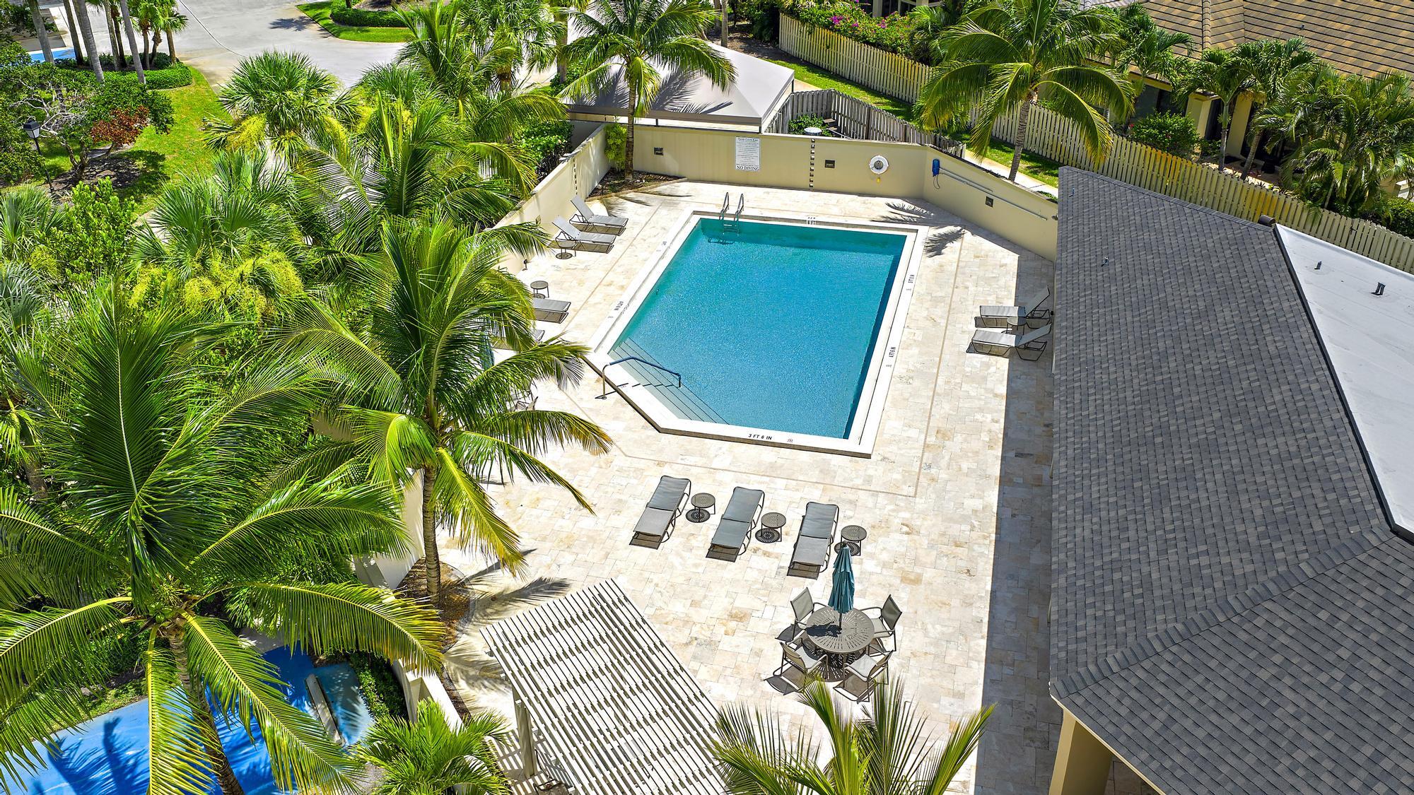 10459 Southeast Terrapin Place, Unit 101D Jupiter, FL 33469 - Photo 49 of 49 a backyard of a house with table and chairs