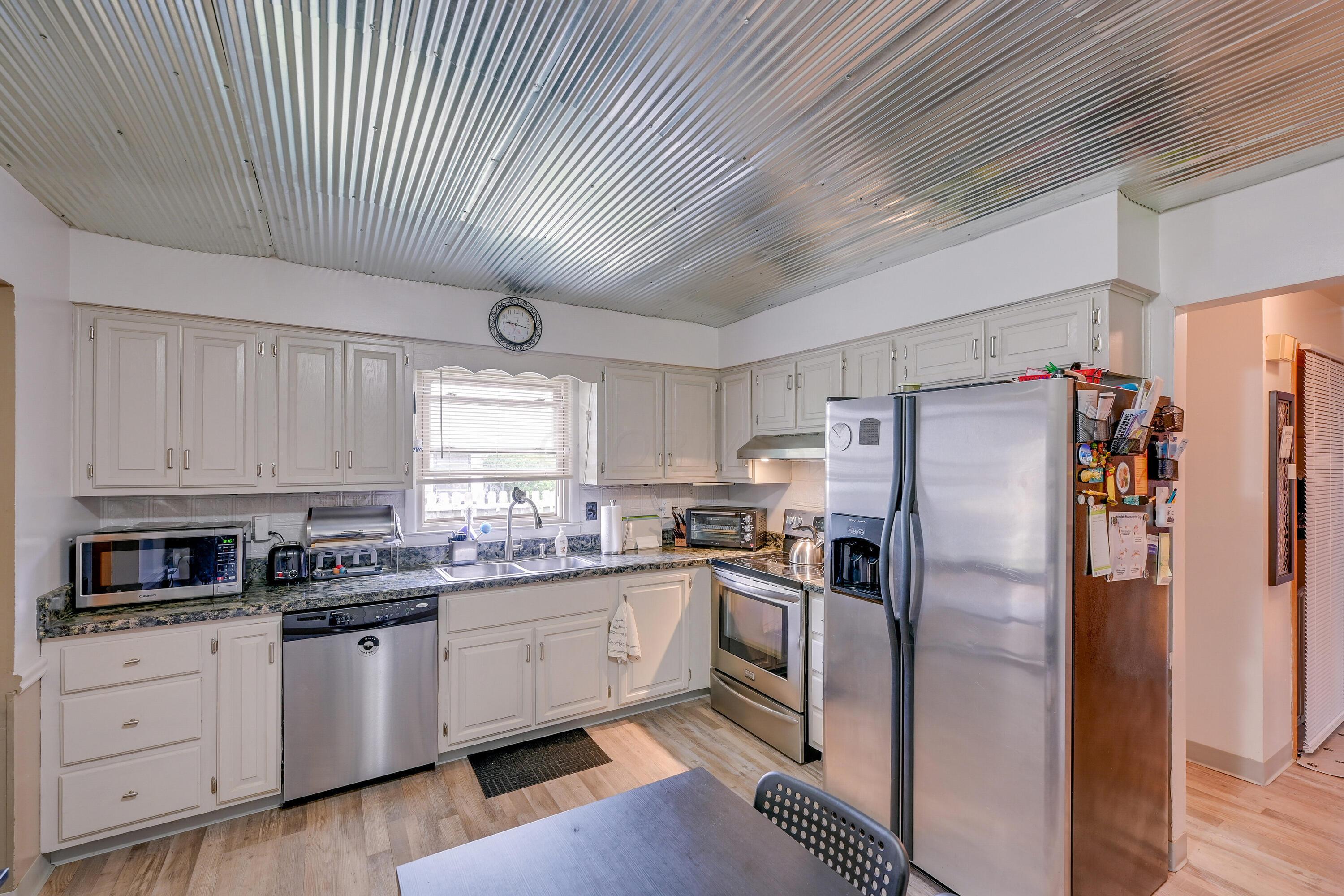 4909 Vanlear Road Columbus, OH 43229 - Photo 13 of 34 4909 Vanlear Rd Columbus OH 43229 USA-01