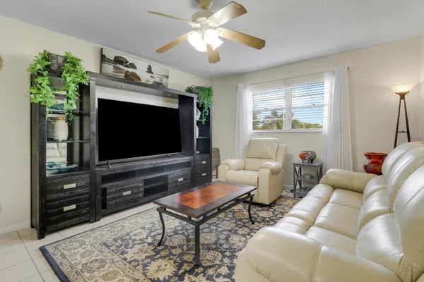 $2,300 | 400 Fern Street, Unit 1C, Jupiter, FL 33458