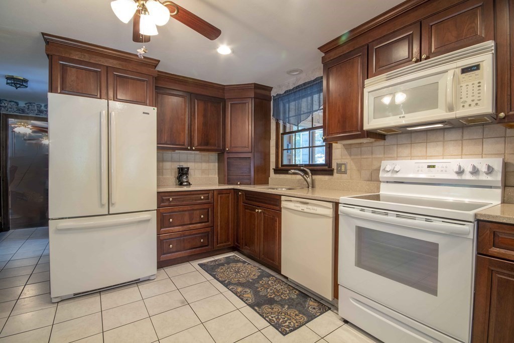 6 Wagon Wheel Road Dracut, MA 01826 - Photo 12 of 33 Gallery Image 12