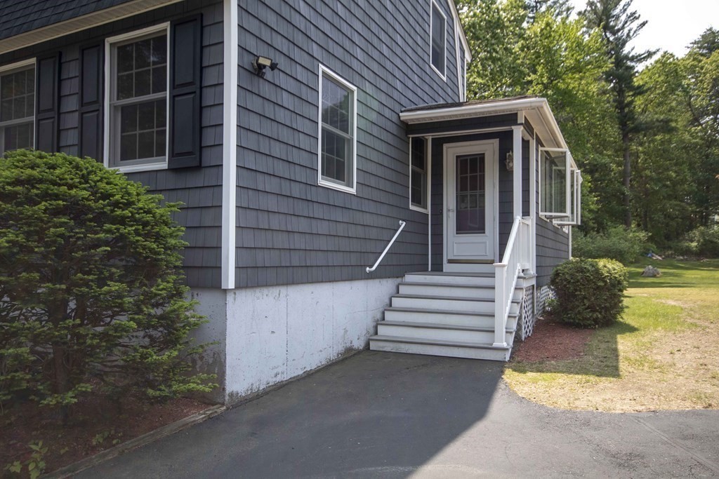 6 Wagon Wheel Road Dracut, MA 01826 - Photo 4 of 33 Gallery Image 4