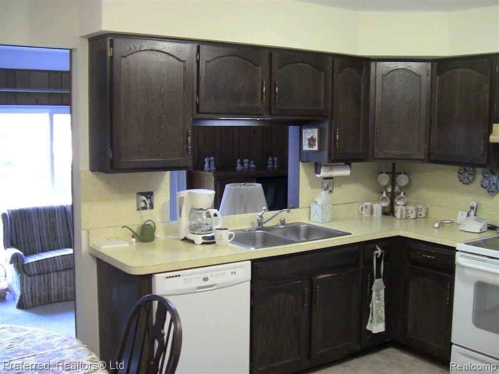17844 Levan Road Livonia, MI 48152 - Photo 16 of 23 Kitchen opens to Family Room