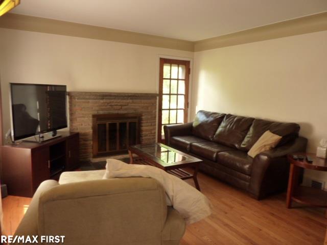24917 Flower Eastpointe, MI 48021 - Photo 7 of 46 Cove ceilings
