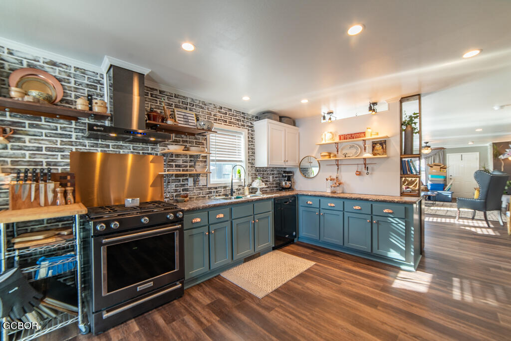 551 Summit Trail, Unit 199 Granby, CO 80446 - Photo 4 of 34 a kitchen with stainless steel appliances granite countertop a stove and a sink