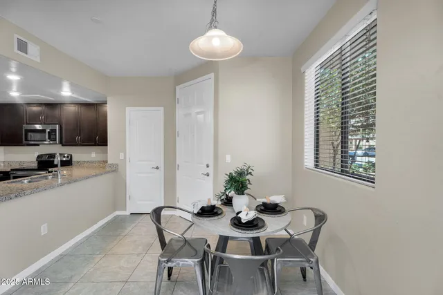 $430,000 | 3330 South Gilbert Road, Unit 1068, Chandler, AZ 85286