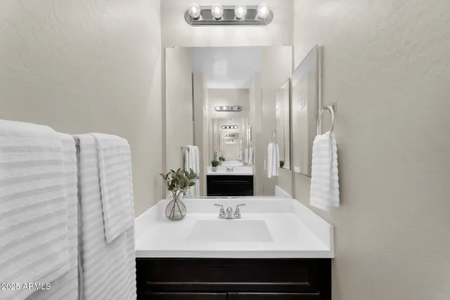 $430,000 | 3330 South Gilbert Road, Unit 1068, Chandler, AZ 85286