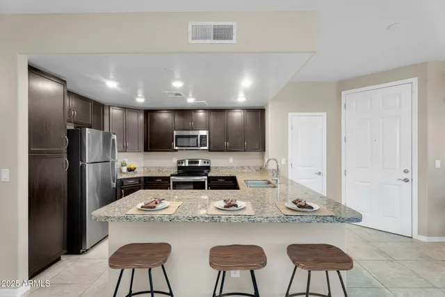 $430,000 | 3330 South Gilbert Road, Unit 1068, Chandler, AZ 85286