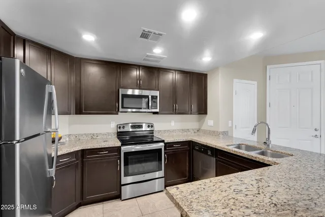 $430,000 | 3330 South Gilbert Road, Unit 1068, Chandler, AZ 85286