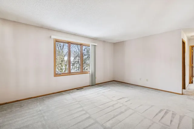 $425,000 | 2093 Vienna Lane, Eagan, MN 55122