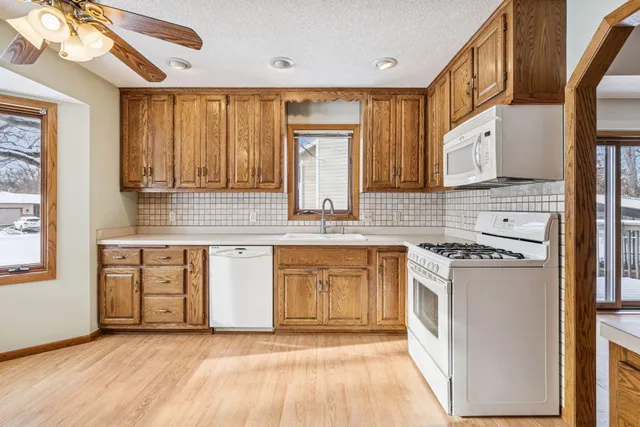 $425,000 | 2093 Vienna Lane, Eagan, MN 55122