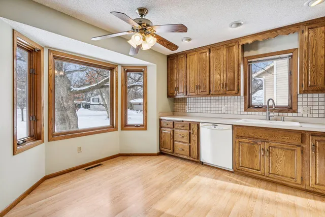 $425,000 | 2093 Vienna Lane, Eagan, MN 55122