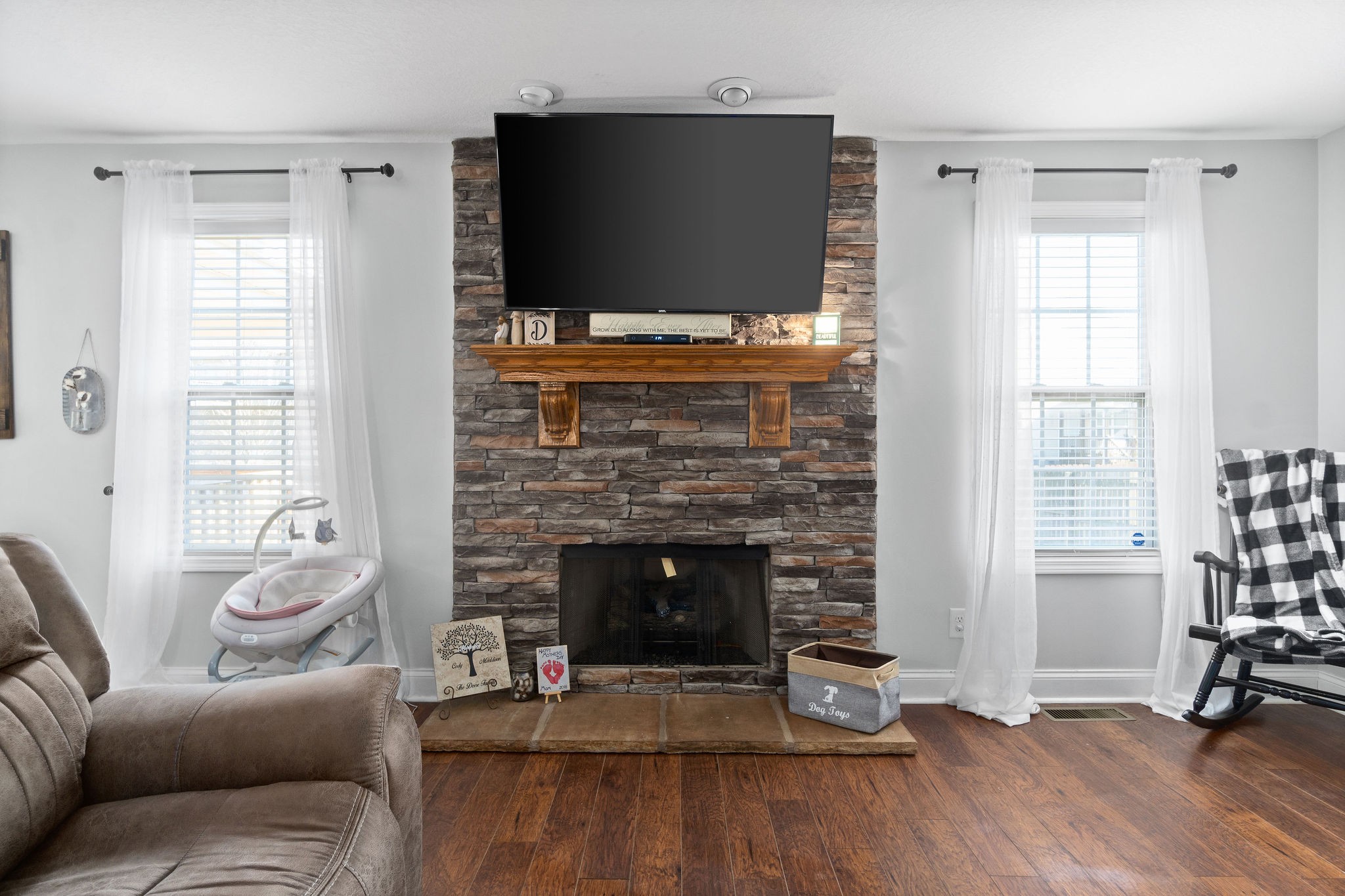 3799 Suiter Road Clarksville, TN 37040 - Photo 7 of 23 a living room with furniture and a fireplace