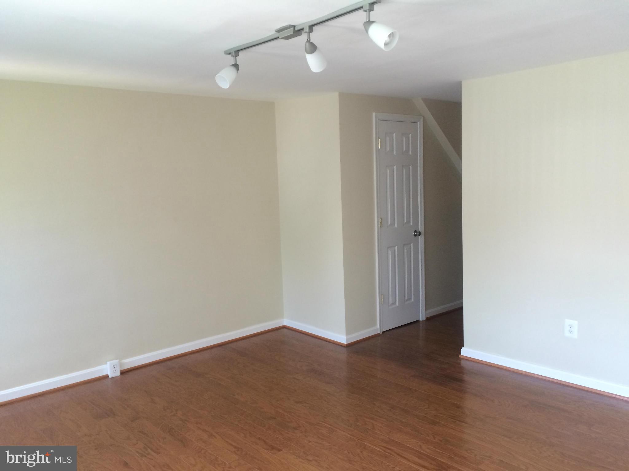 2701 Norfen Road Baltimore, MD 21227 - Photo 3 of 27 Living Room