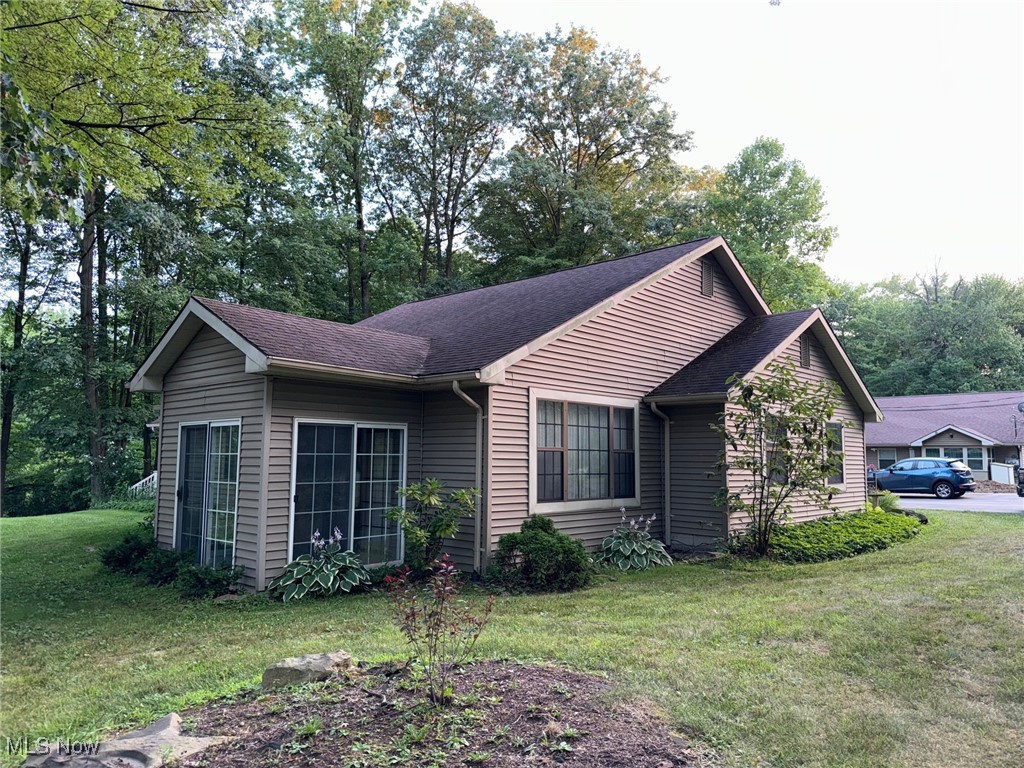 972 Perkins Jones Road Northeast Warren, OH 44483 - Photo 4 of 25 Gallery Image 4