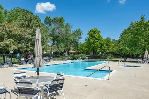$575,000 | 3042 Lexington Lane, Unit 3R41, Glenview, IL 60026
