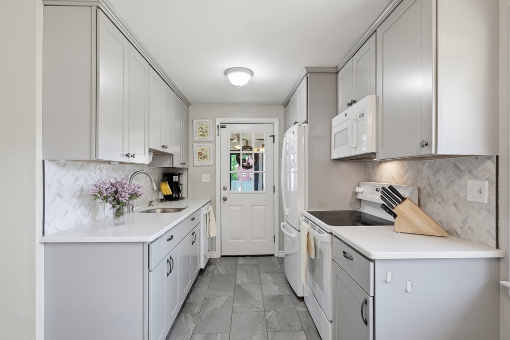 2 Fairmeadow Road Wilmington, MA 01887 - Photo 14 of 34 Gallery Image 14