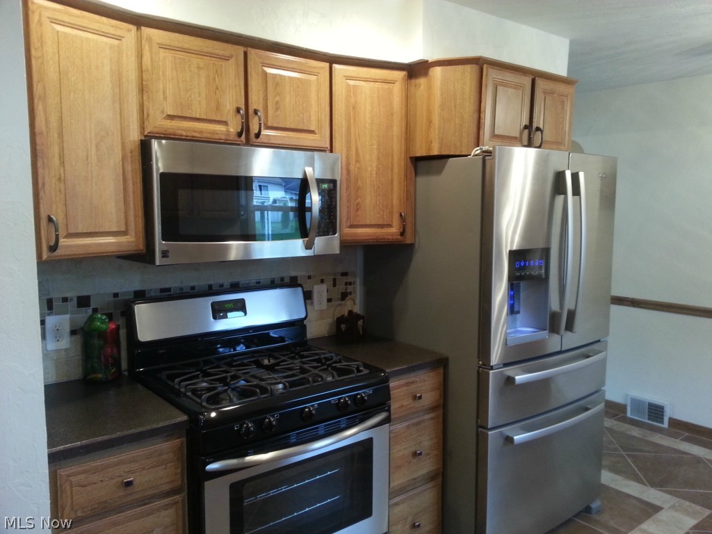 233 Nobottom Road Berea, OH 44017 - Photo 9 of 23 Gallery Image 9