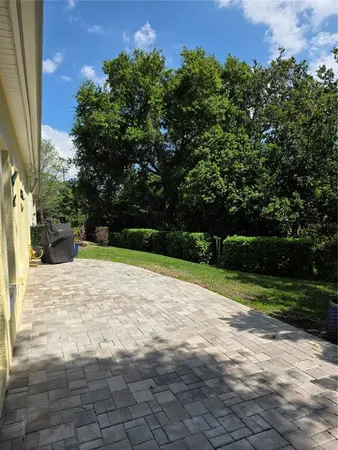 a view of yard with green space