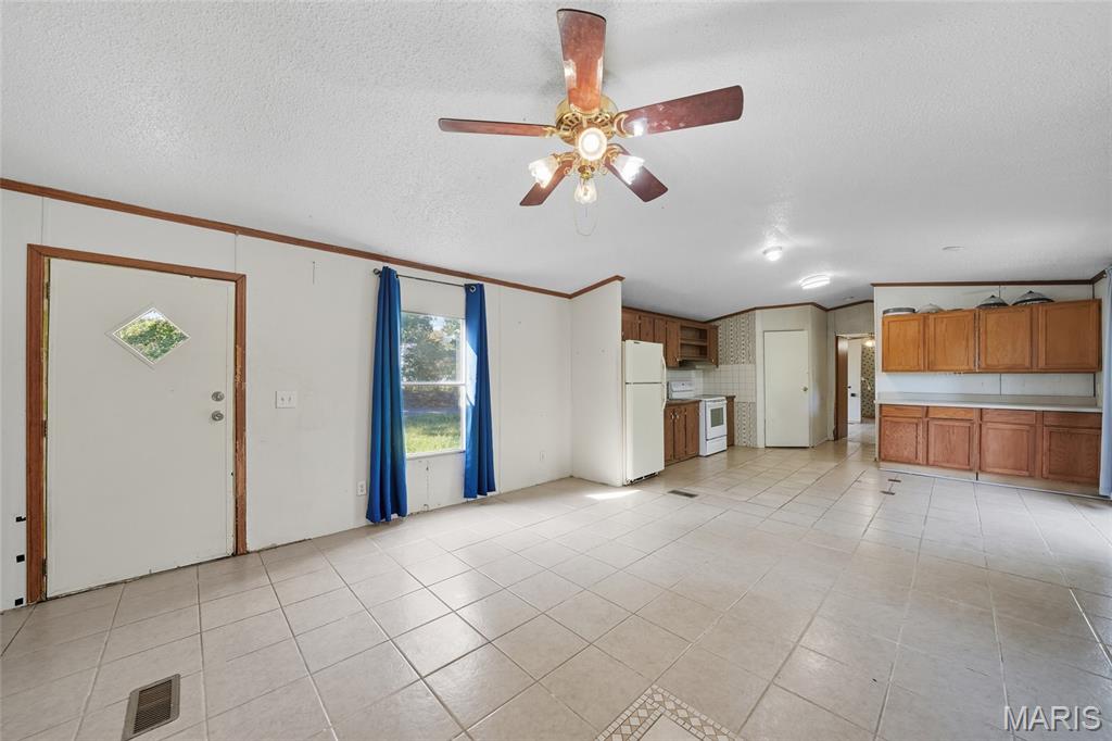 1693 Wade Road Pacific, MO 63069 - Photo 3 of 22