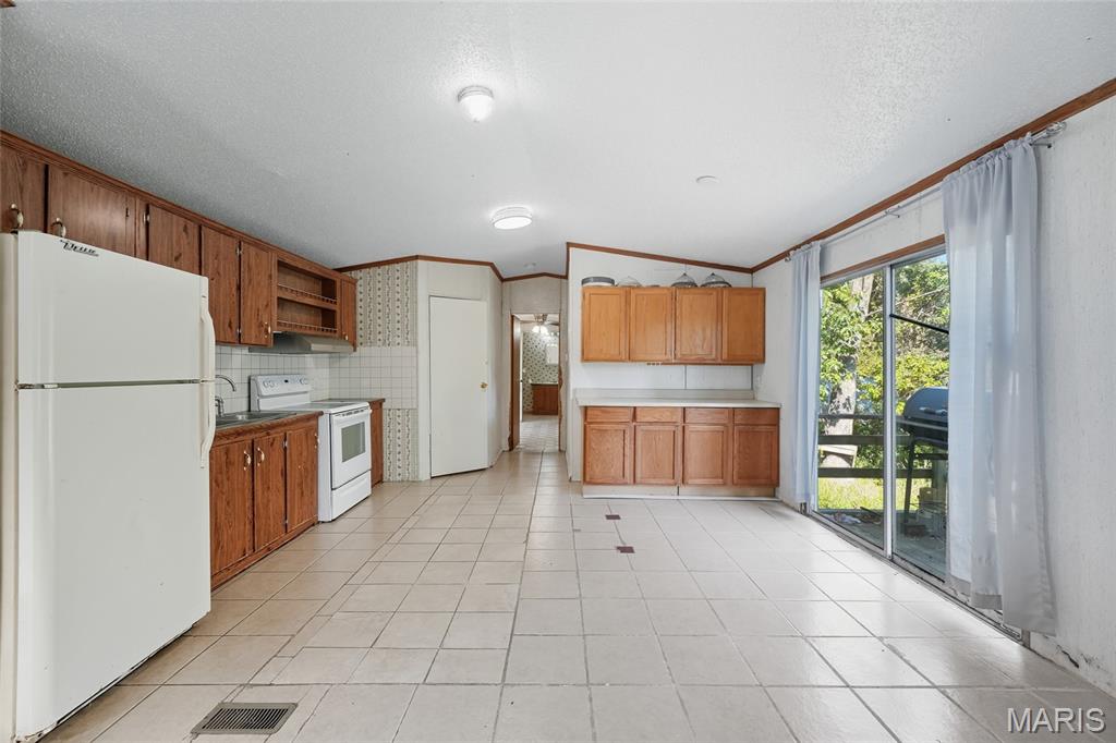 1693 Wade Road Pacific, MO 63069 - Photo 7 of 22