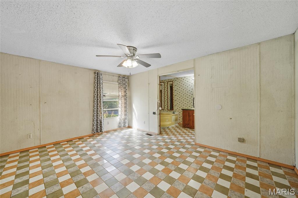 1693 Wade Road Pacific, MO 63069 - Photo 9 of 22