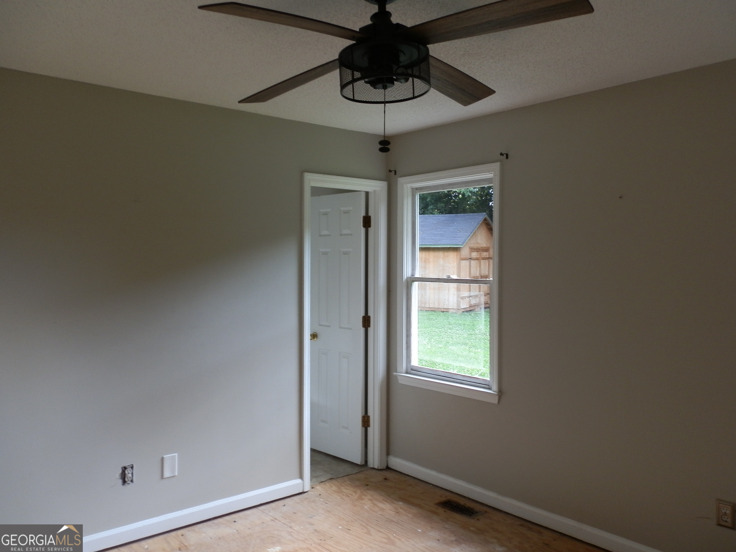 51 Jennifer Lane Rydal, GA 30171 - Photo 17 of 37 Master Bedroom