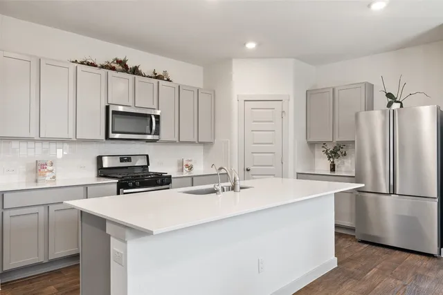 $385,000 | 202 Barton Creek Lane, Hutto, TX 78634