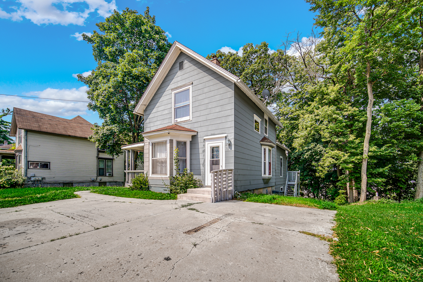 518 Raymond Street Elgin, IL 60120 - Photo 3 of 22